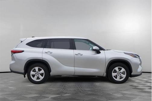 Celestial Silver Metallic 2023 Toyota Highlander LE
