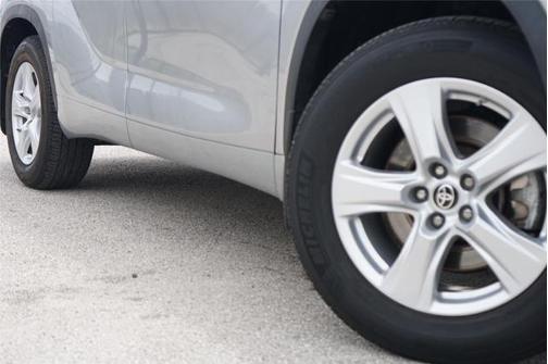 Celestial Silver Metallic 2023 Toyota Highlander LE
