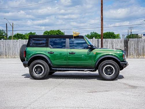 ERUPTION GREEN METALLIC 2023 Ford Bronco BADLANDS