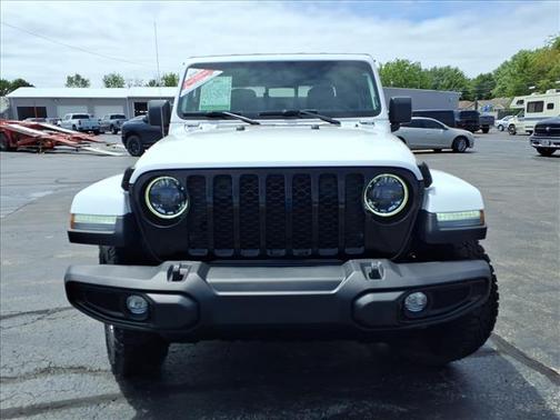 Bright White Clearcoat 2023 Jeep Gladiator Willys