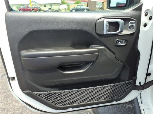 Bright White Clearcoat 2023 Jeep Gladiator Willys