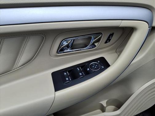 Oxford White 2017 Ford Taurus SE