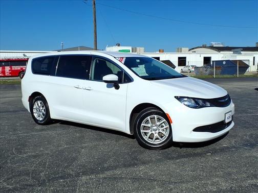 2022 Chrysler Voyager LX