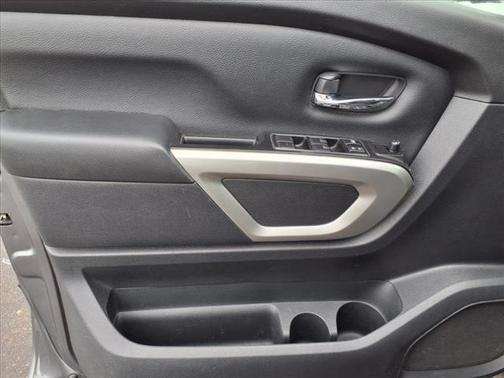 2023 Nissan Titan SV