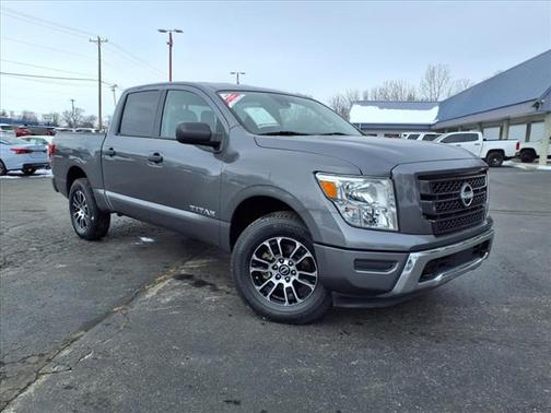 2023 Nissan Titan SV