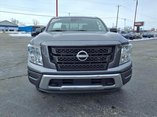 2023 Nissan Titan SV