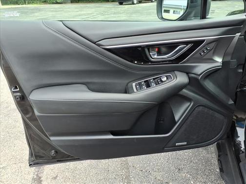 Crystal Black Silica 2024 Subaru Outback Limited