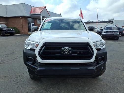 White 2022 Toyota Tacoma SR5