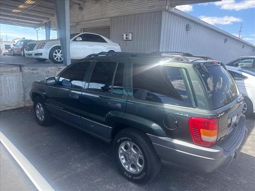 Green 2000 Jeep Grand Cherokee Laredo 4WD
