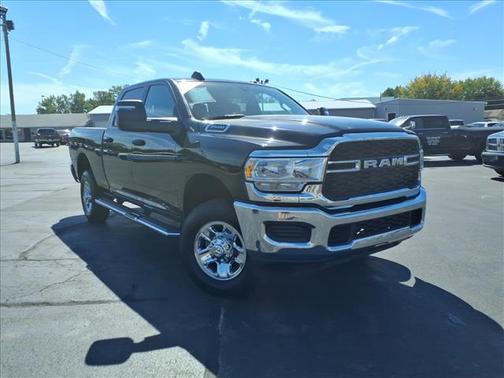 2024 RAM 2500 Tradesman Crew Cab 4x4 6'4' Box