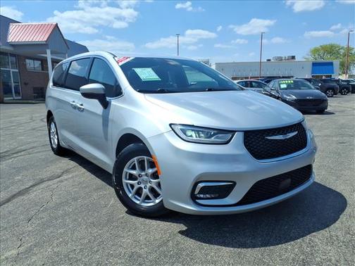 Silver Mist Clearcoat 2023 Chrysler Pacifica Touring