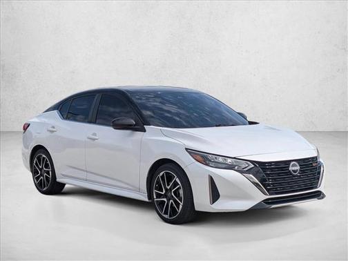 Aspen White Tricoat/Super Black 2024 Nissan Sentra SR