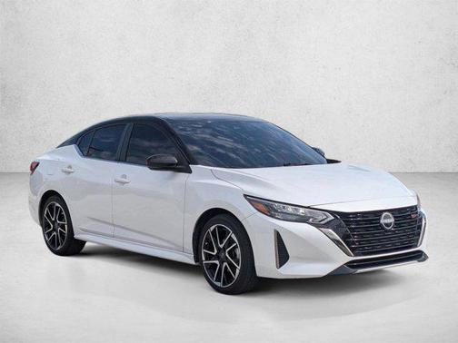 Aspen White Tricoat/Super Black 2024 Nissan Sentra SR