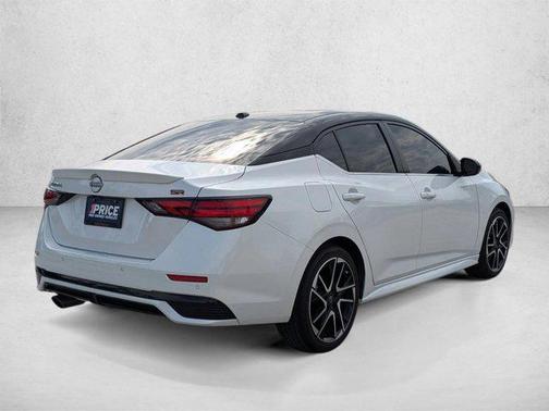Aspen White Tricoat/Super Black 2024 Nissan Sentra SR