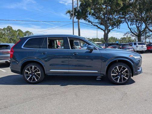 2024 Volvo XC90 B6 Plus Bright Theme 7-Seater