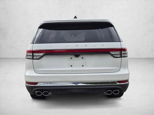 Pristine White Metallic Tri-Coat 2025 Lincoln Aviator Reserve