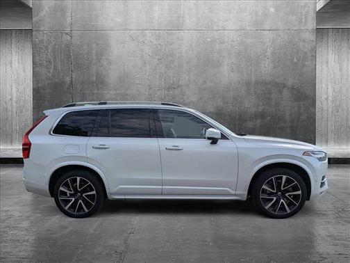 2019 Volvo XC90 T6 Momentum