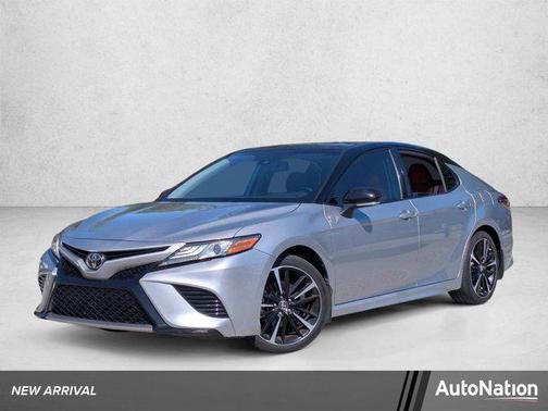 Celestial Silver/Midnight Black Metallic 2019 Toyota Camry XSE