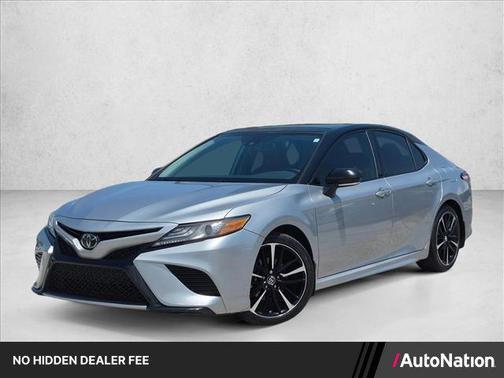 Celestial Silver/Midnight Black Metallic 2019 Toyota Camry XSE