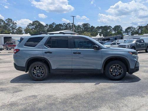 Sonic Gray Pearl 2024 Honda Pilot TrailSport