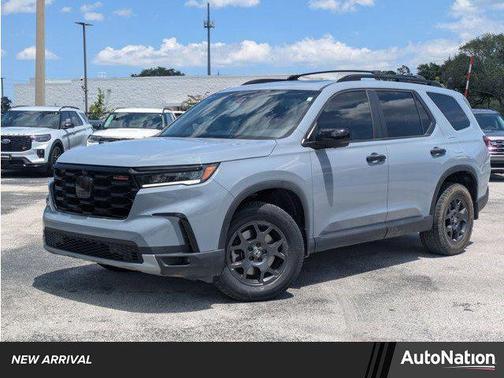 Sonic Gray Pearl 2024 Honda Pilot TrailSport