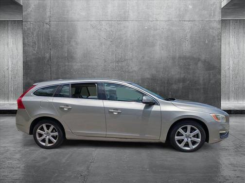 2016 Volvo V60 T5 Drive-E Platinum