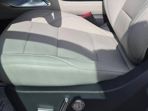 White Platinum Metallic Tri-Coat 2026 Lincoln Nautilus Premiere