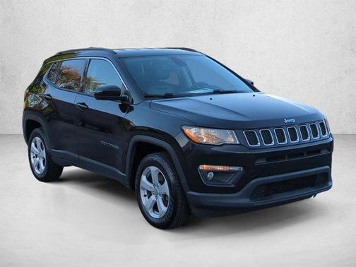 Diamond Black Crystal Pearlcoat 2018 Jeep Compass Latitude