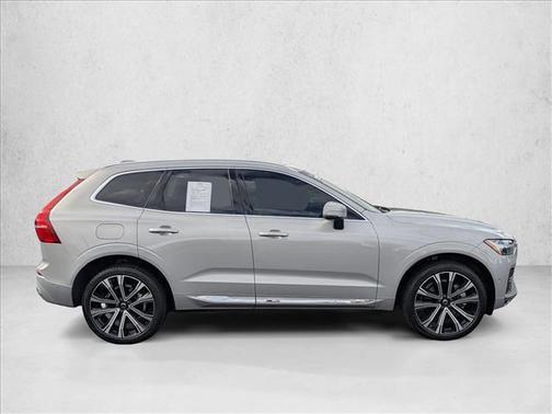 2023 Volvo XC60 Recharge Plug-In Hybrid T8 Ultimate Bright Theme