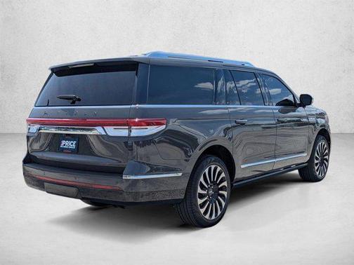 Chroma Caviar Dark Gray Metallic Clearcoat 2024 Lincoln Navigator Black Label