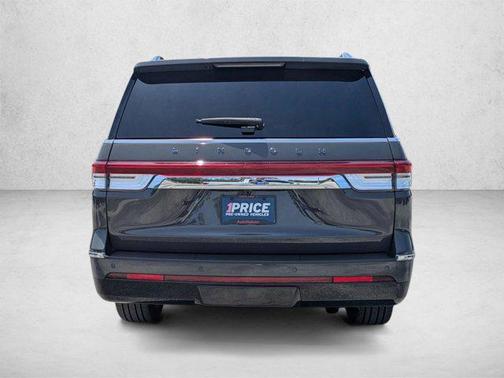 Chroma Caviar Dark Gray Metallic Clearcoat 2024 Lincoln Navigator Black Label