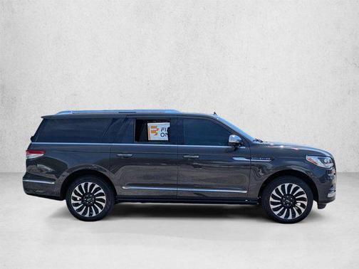 Chroma Caviar Dark Gray Metallic Clearcoat 2024 Lincoln Navigator Black Label