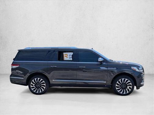 Chroma Caviar Dark Gray Metallic Clearcoat 2024 Lincoln Navigator Black Label
