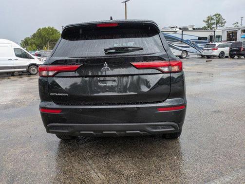 2024 Mitsubishi Outlander ES 2.5 2WD