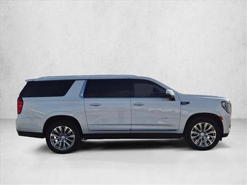 White Frost Tricoat 2022 GMC Yukon XL Denali
