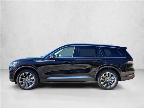 Infinite Black Metallic Clearcoat 2027 Lincoln Aviator Premiere