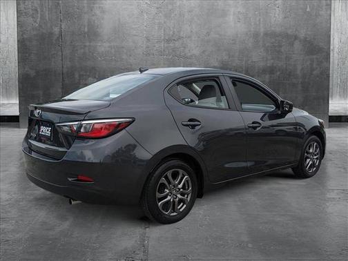 2020 Toyota Yaris Sedan LE