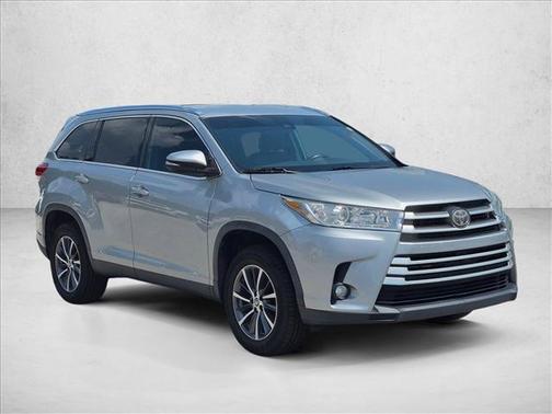 Celestial Silver Metallic 2019 Toyota Highlander XLE
