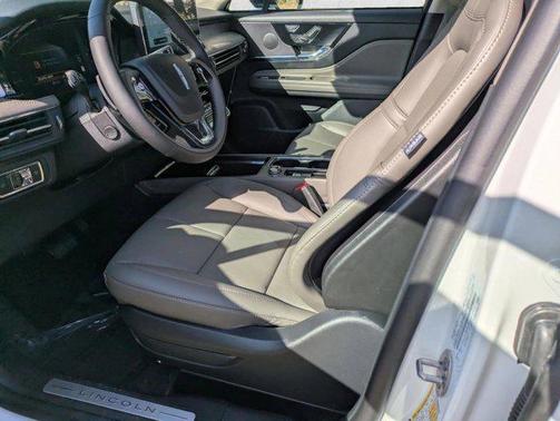 Pristine White Metallic Tri-Coat 2026 Lincoln Corsair Premiere