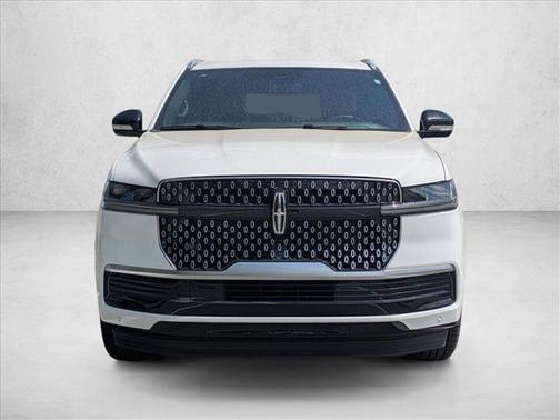 Pristine White Metallic Tri-Coat 2026 Lincoln Navigator Reserve