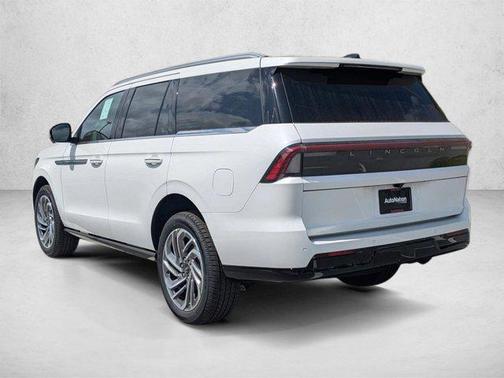 Pristine White Metallic Tri-Coat 2026 Lincoln Navigator Reserve