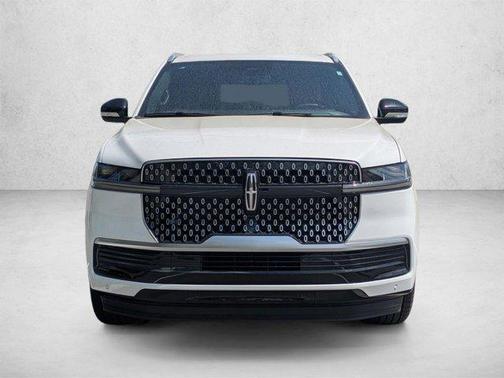 Pristine White Metallic Tri-Coat 2026 Lincoln Navigator Reserve