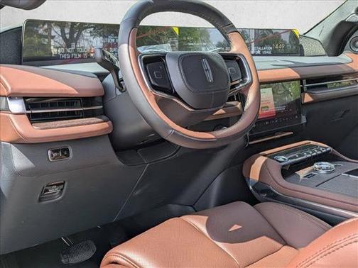 Pristine White Metallic Tri-Coat 2026 Lincoln Navigator Reserve