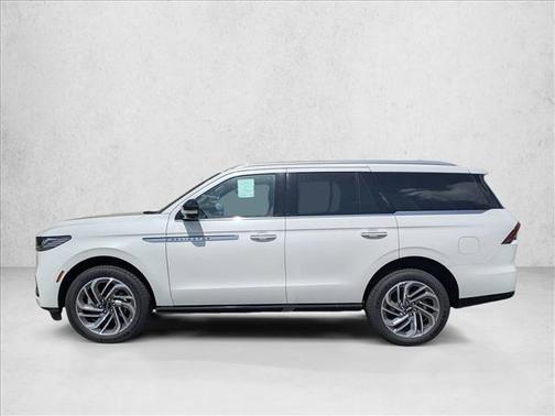 Pristine White Metallic Tri-Coat 2026 Lincoln Navigator Reserve