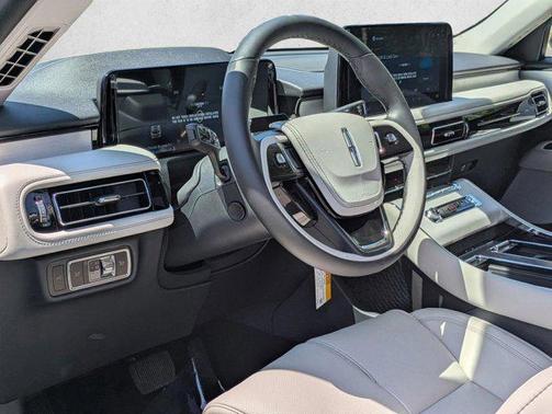 Pristine White Metallic Tri-Coat 2026 Lincoln Aviator Reserve
