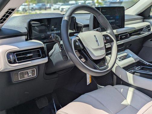 Pristine White Metallic Tri-Coat 2026 Lincoln Aviator Reserve