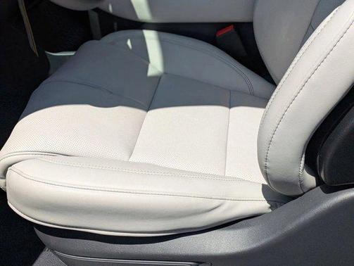 Pristine White Metallic Tri-Coat 2026 Lincoln Aviator Reserve