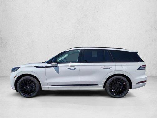 Pristine White Metallic Tri-Coat 2026 Lincoln Aviator Reserve