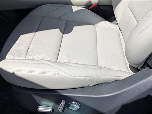 White Platinum Metallic Tri-Coat 2026 Lincoln Nautilus Premiere