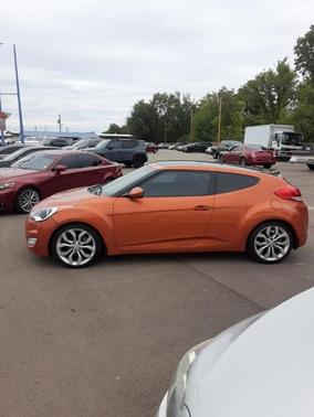 Photo 2 of 12 of 2012 Hyundai Veloster Base